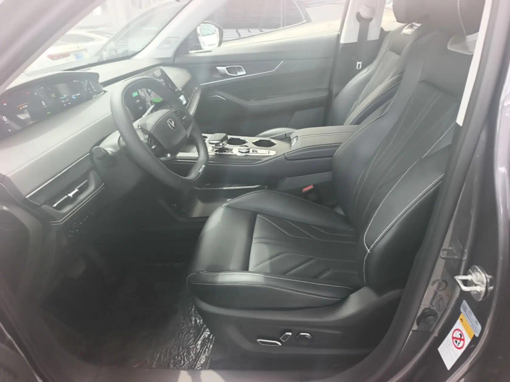 CHANGAN UNI-K iDD 2023 Zhidian iDD 1.5T 135km Smart & Fun Model — миниатюра 18