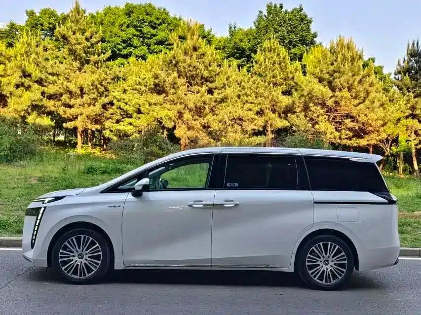 Trumpchi E8 New Energy 2024 Model 150km MAX+ — миниатюра 3