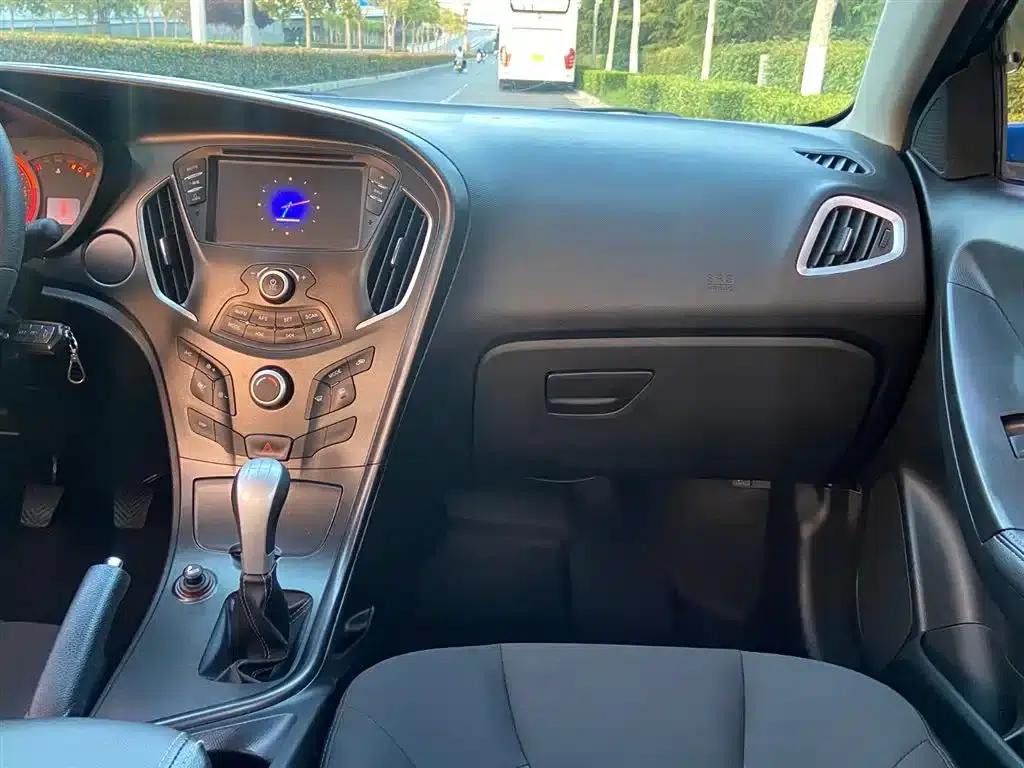 Trumpchi GA3 2013 1.6L Manual Elite Edition — миниатюра 9