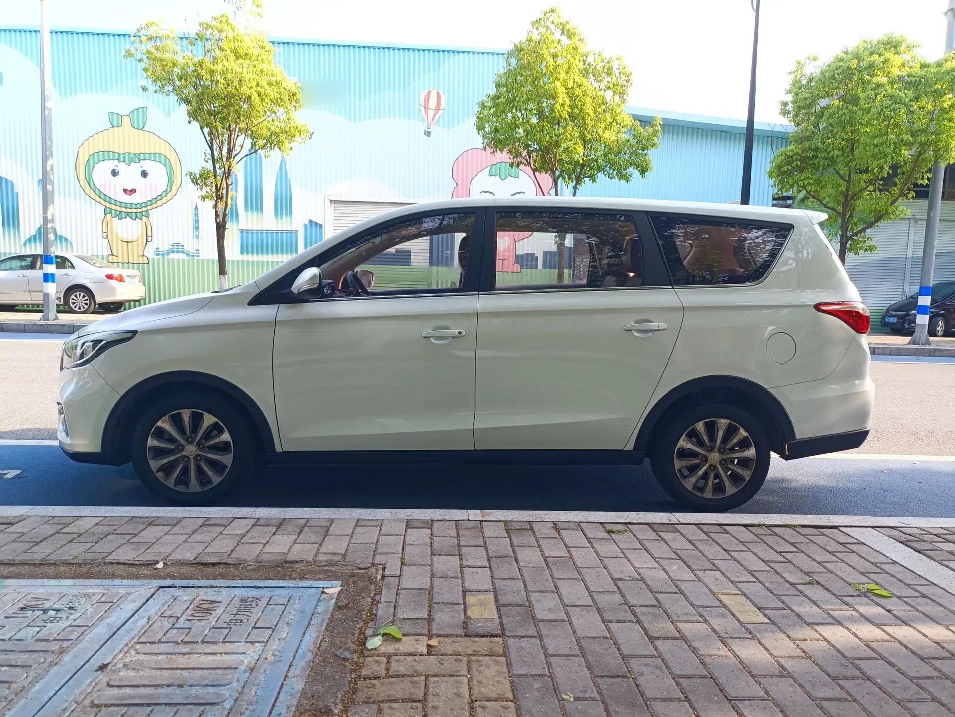 CHANGAN Lingxuan 2017 1.6L Manual Happiness Edition — миниатюра 4