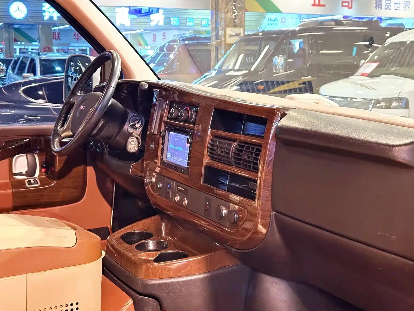 2016 SAVANA 5.3L G600S 4WD Elegant Edition — миниатюра 13