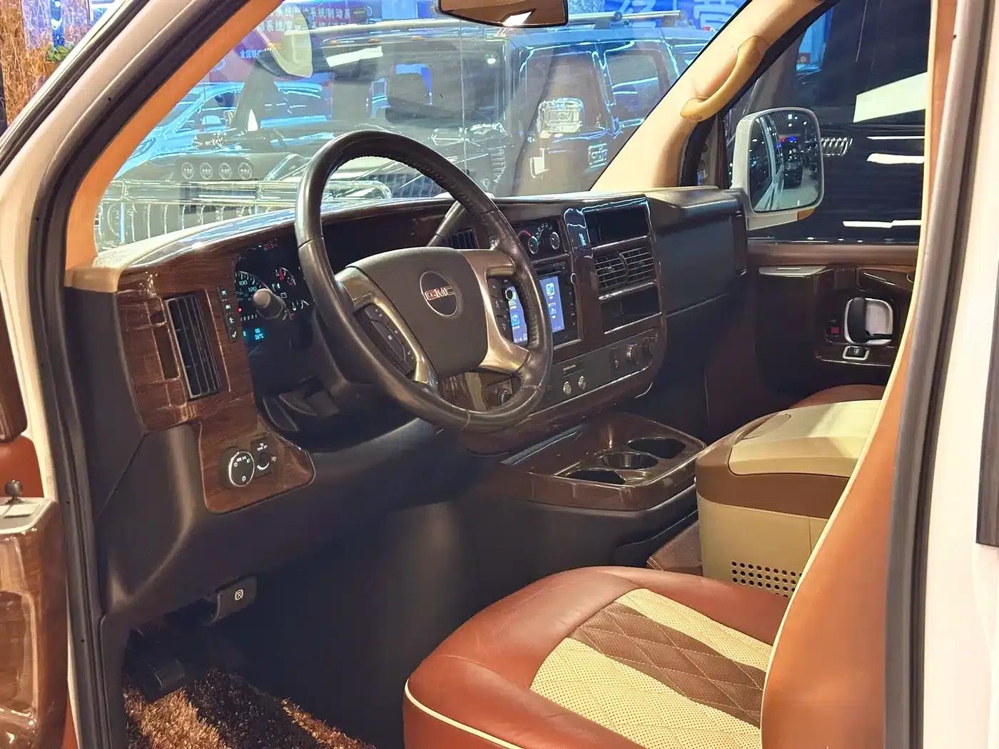 2016 SAVANA 5.3L G600S 4WD Elegant Edition — миниатюра 10