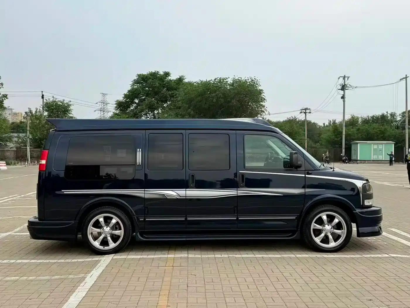 2014 SAVANA 5.3L AWD Leader Edition — миниатюра 8