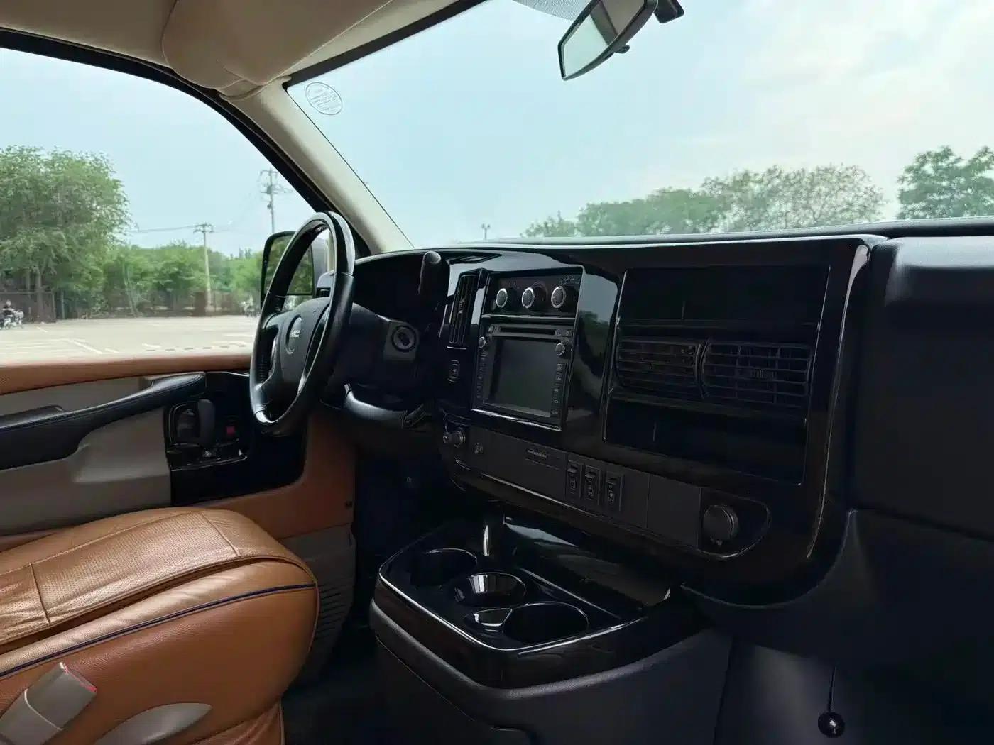2014 SAVANA 5.3L AWD Leader Edition — миниатюра 10