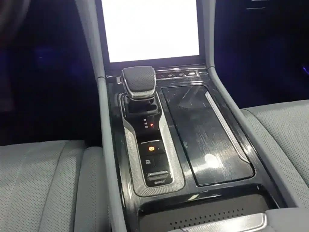 Hongqi H5 PHEV 2025 Model 170 Super Hybrid — миниатюра 14