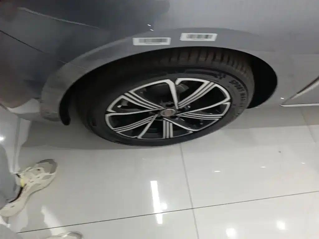 Hongqi H5 PHEV 2025 Model 170 Super Hybrid — миниатюра 23