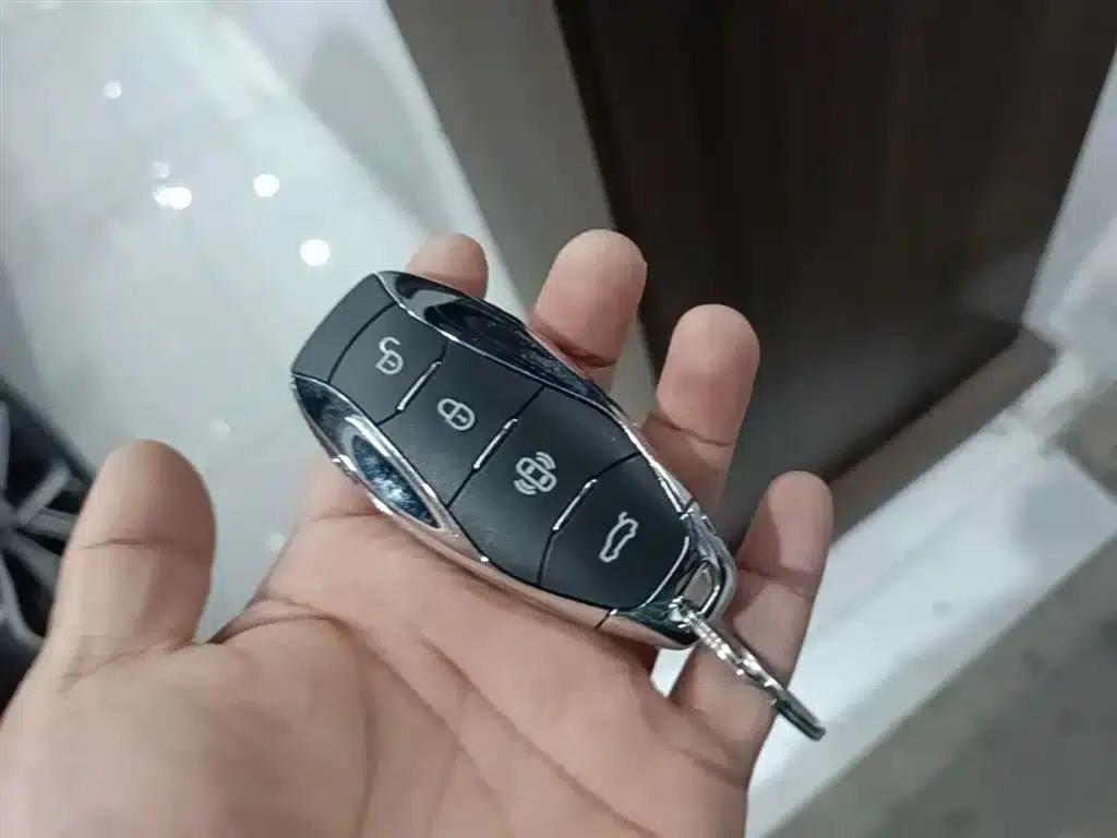 Hongqi H5 PHEV 2025 Model 170 Super Hybrid — миниатюра 9