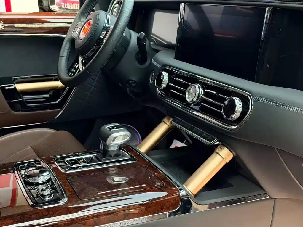 Hongqi Golden Sunflower National Glory 2022 4.0T Premium Flagship Edition 4-seater — миниатюра 18