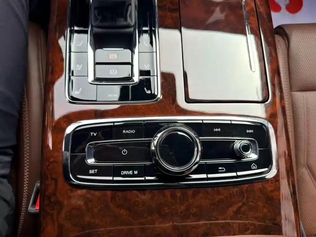 Hongqi Golden Sunflower National Glory 2022 4.0T Premium Flagship Edition 4-seater — миниатюра 26