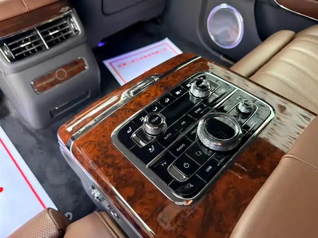 Hongqi Golden Sunflower National Glory 2022 4.0T Premium Flagship Edition 4-seater — миниатюра 28