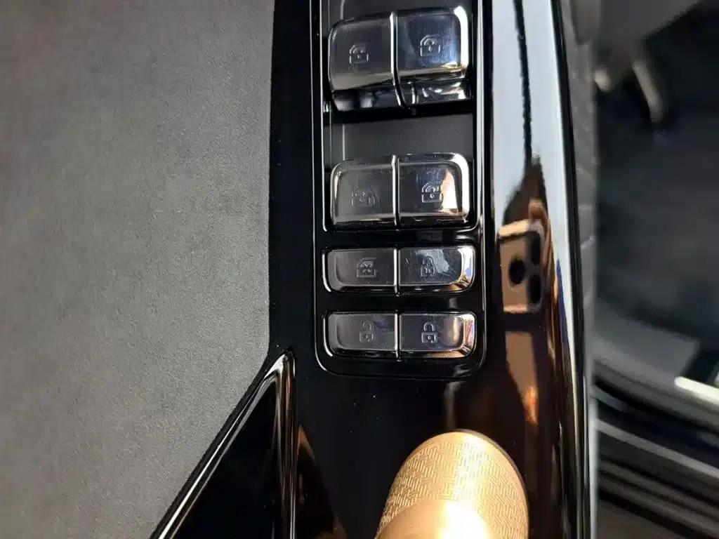Hongqi Golden Sunflower National Glory 2022 4.0T Premium Flagship Edition 4-seater — миниатюра 31