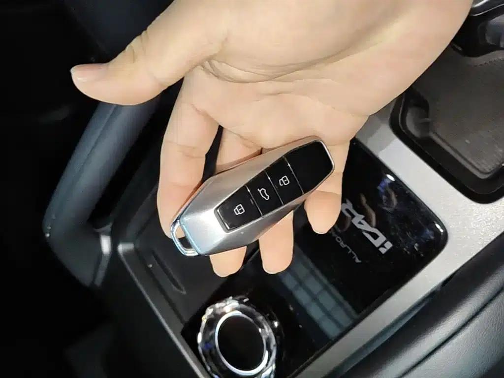 iCAR 03T 2024 Model 501km Four-Wheel Drive Long Range Version — миниатюра 9