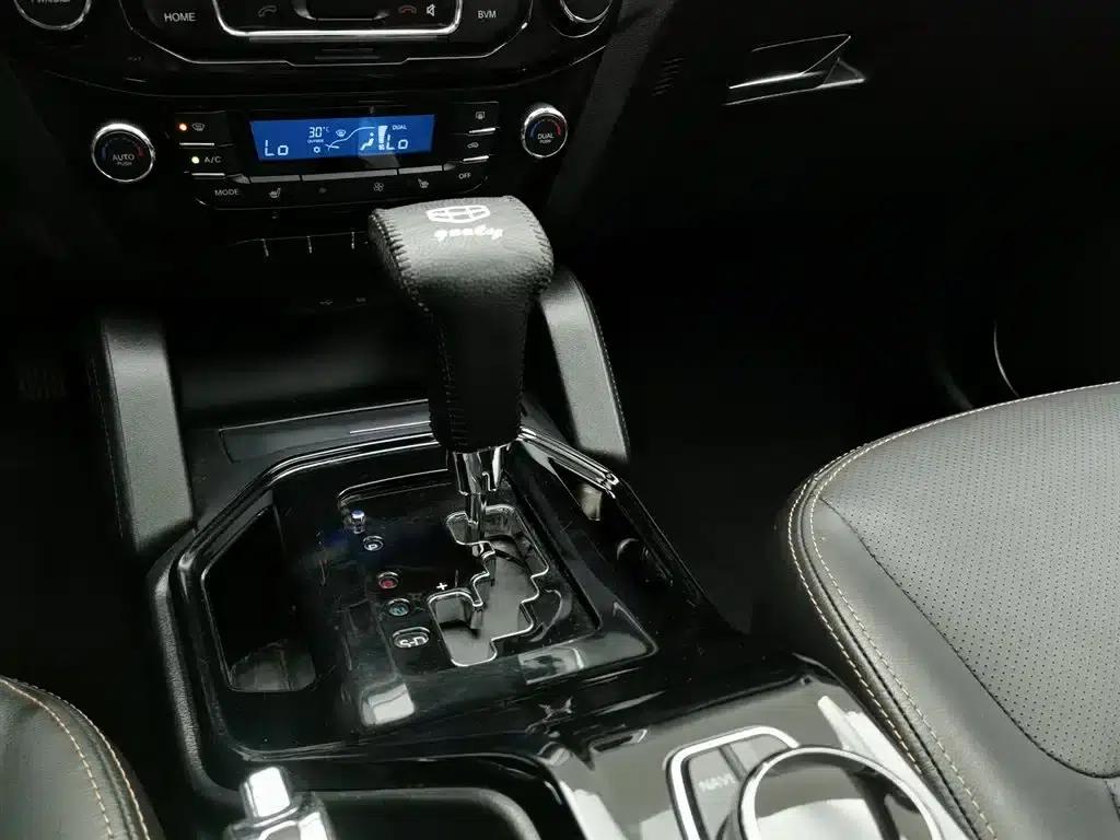Luxury SUV 2014 2.4L Automatic 2WD Premium Edition — миниатюра 13