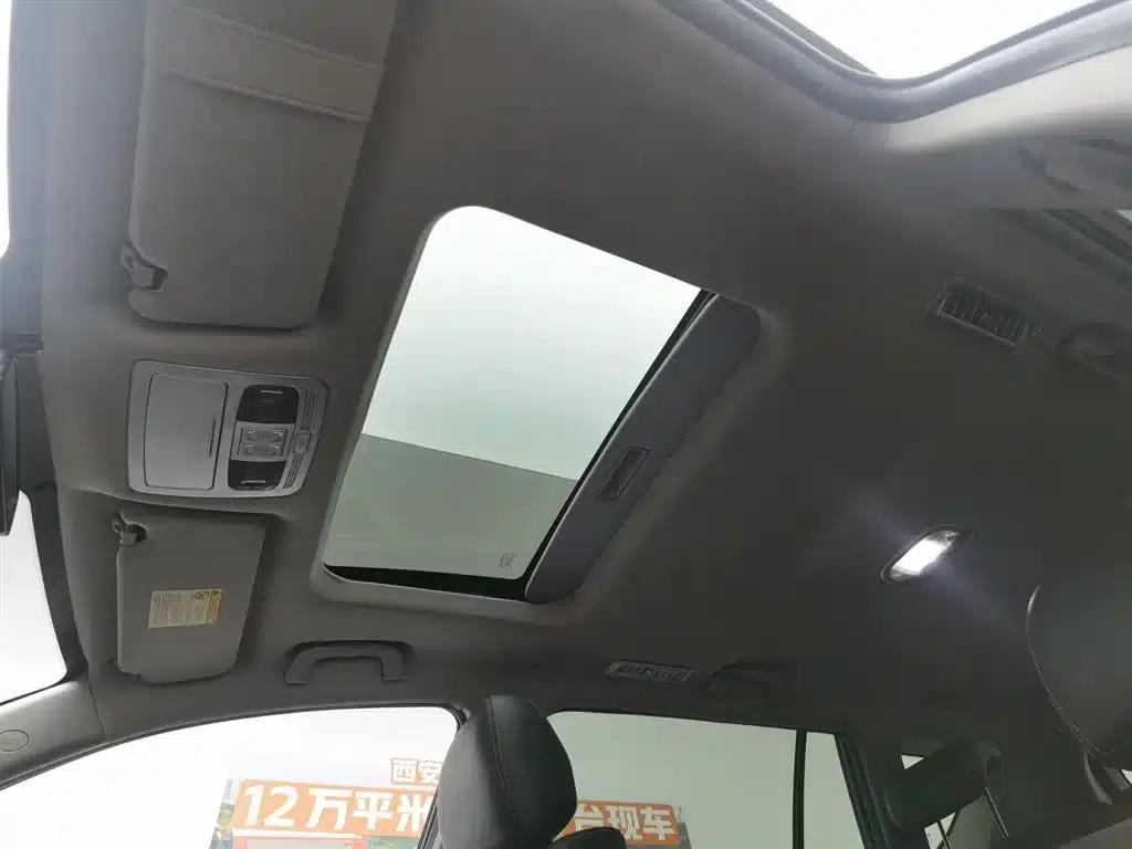 Luxury SUV 2014 2.4L Automatic 2WD Premium Edition — миниатюра 14