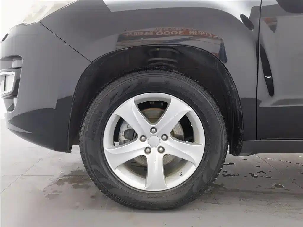 Luxury SUV 2014 2.4L Automatic 2WD Premium Edition — миниатюра 17