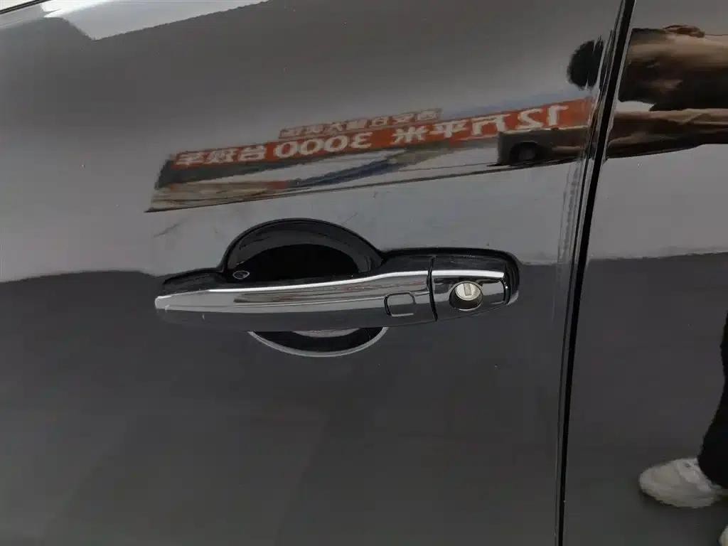 Luxury SUV 2014 2.4L Automatic 2WD Premium Edition — миниатюра 18