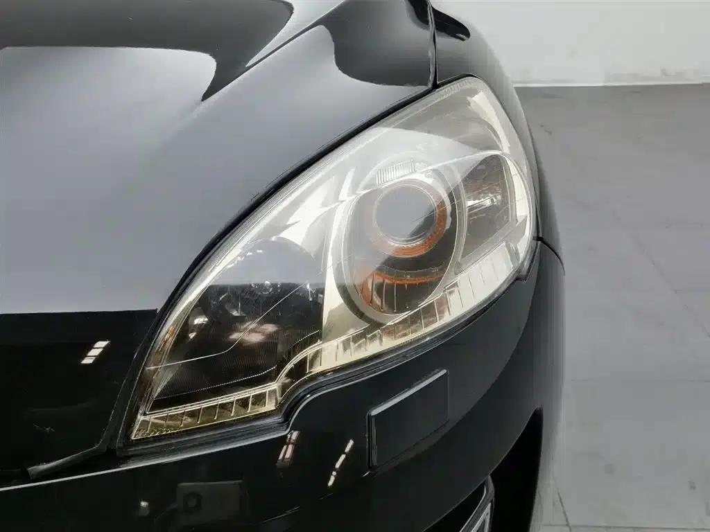 Luxury SUV 2014 2.4L Automatic 2WD Premium Edition — миниатюра 7