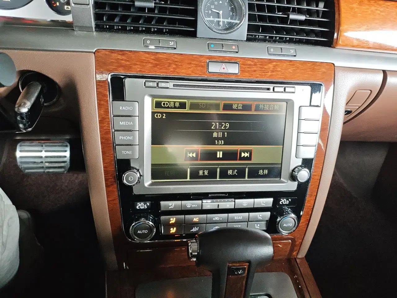 Volkswagen Phaeton 2012 3.0L Business Edition — миниатюра 14