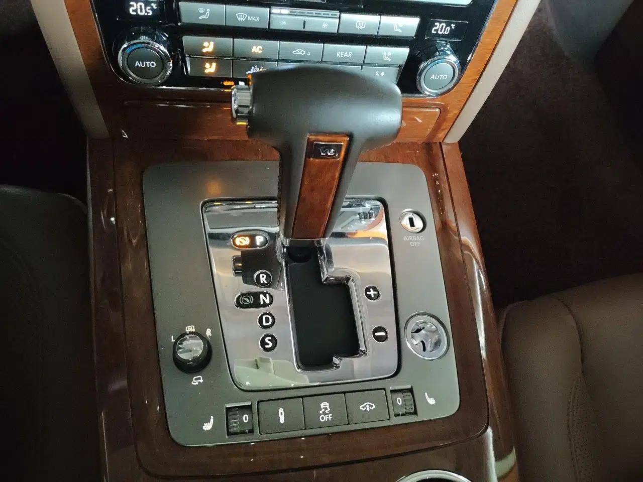 Volkswagen Phaeton 2012 3.0L Business Edition — миниатюра 15