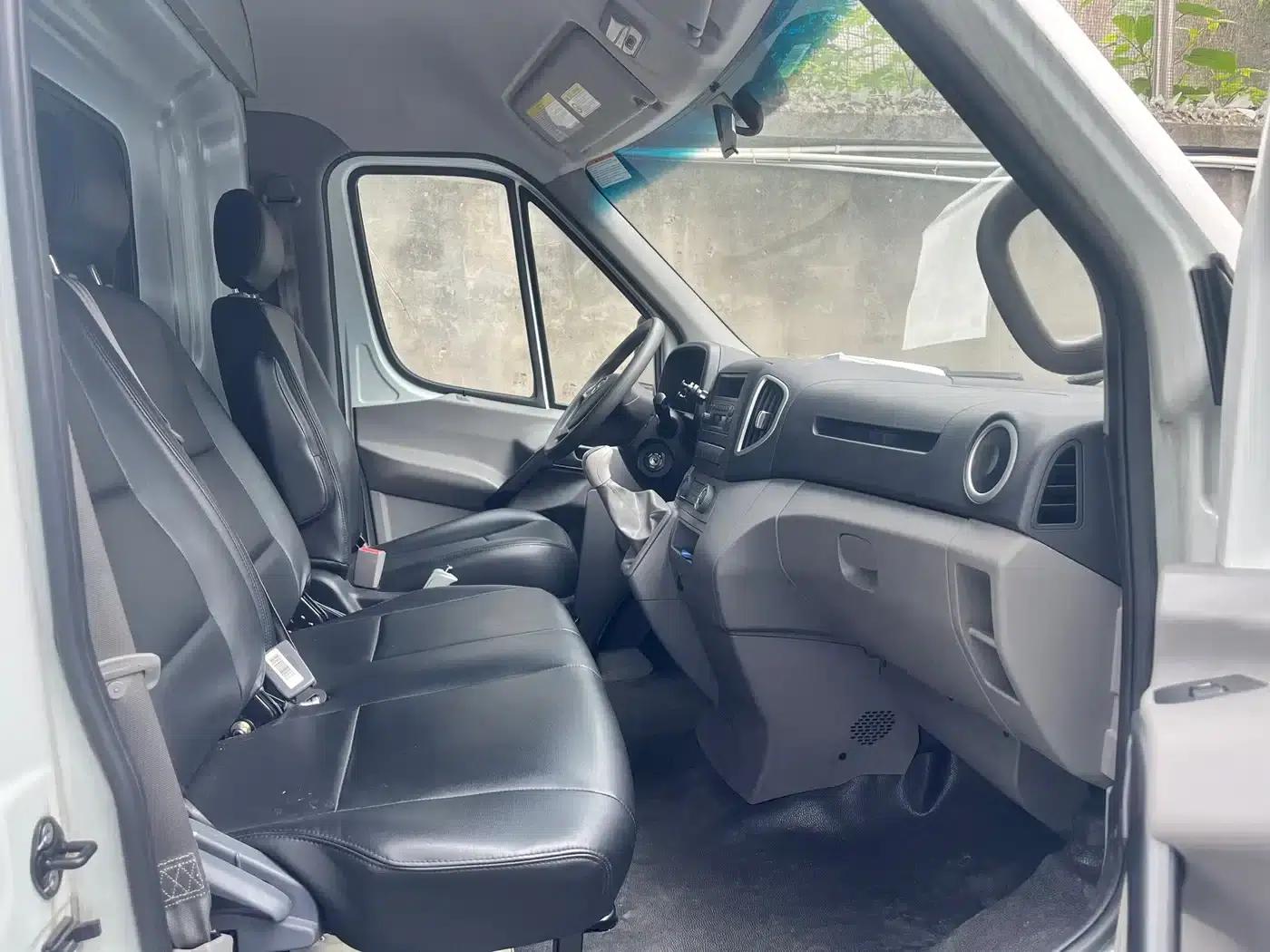 Starlight 2021 2.0T Fuel-Saving King Logistics Edition Van (Long Wheelbase) D20TCIF1 — миниатюра 2