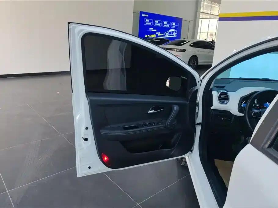 JAC iEV6E 2017 model — миниатюра 7