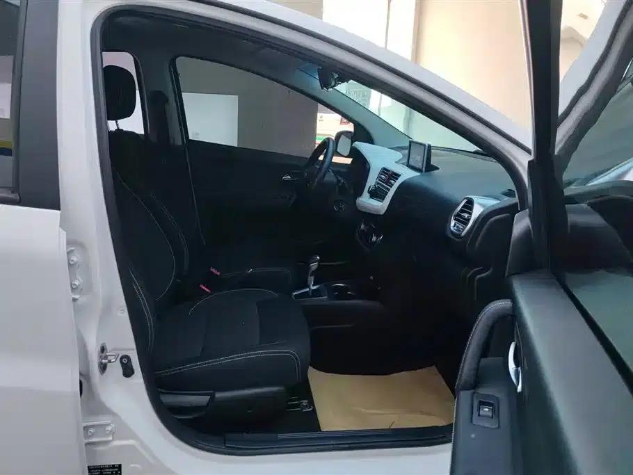 JAC iEV6E 2017 model — миниатюра 8