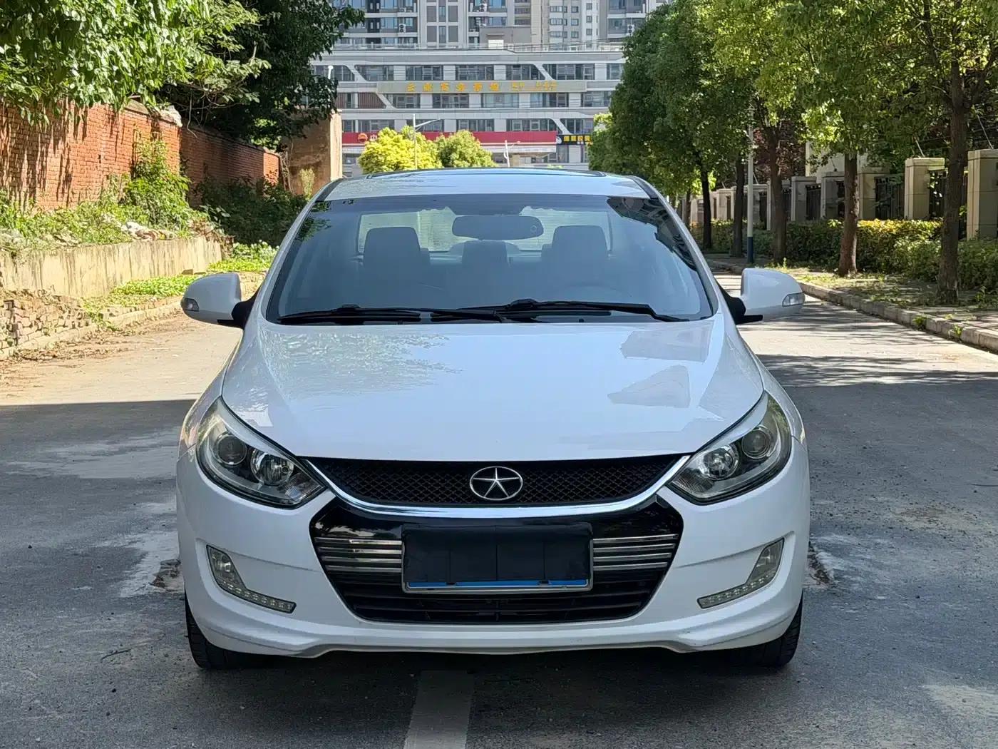 Heyue 2014 1.5L Manual Deluxe Edition (National IV Emission Standard) — миниатюра 2
