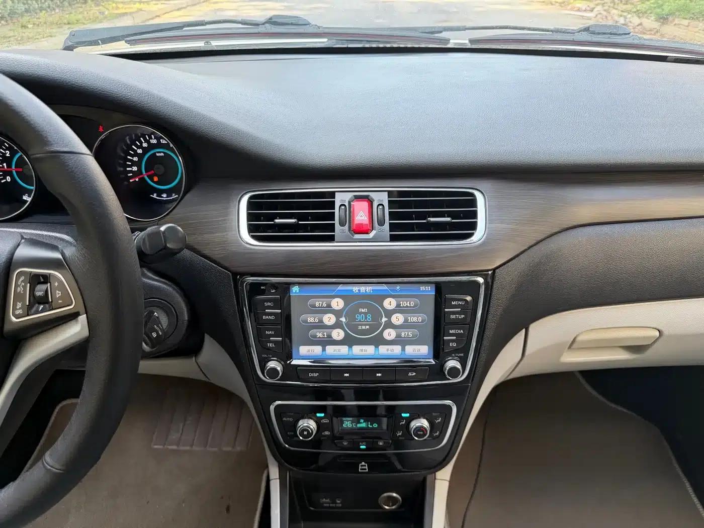 Heyue 2014 1.5L Manual Deluxe Edition (National IV Emission Standard) — миниатюра 11
