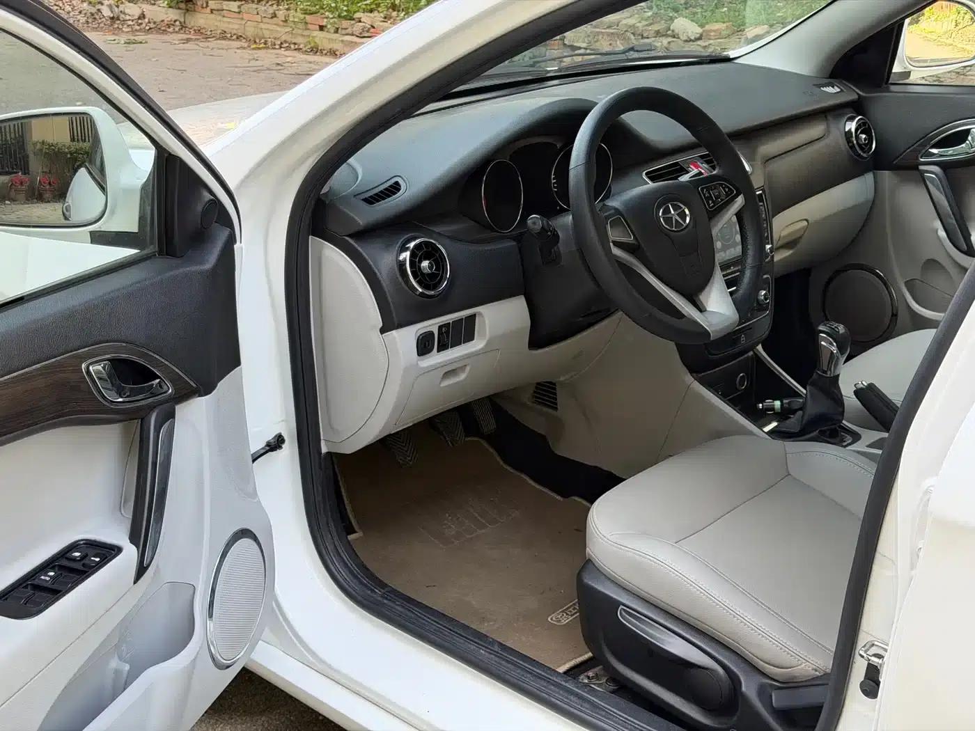 Heyue 2014 1.5L Manual Deluxe Edition (National IV Emission Standard) — миниатюра 13