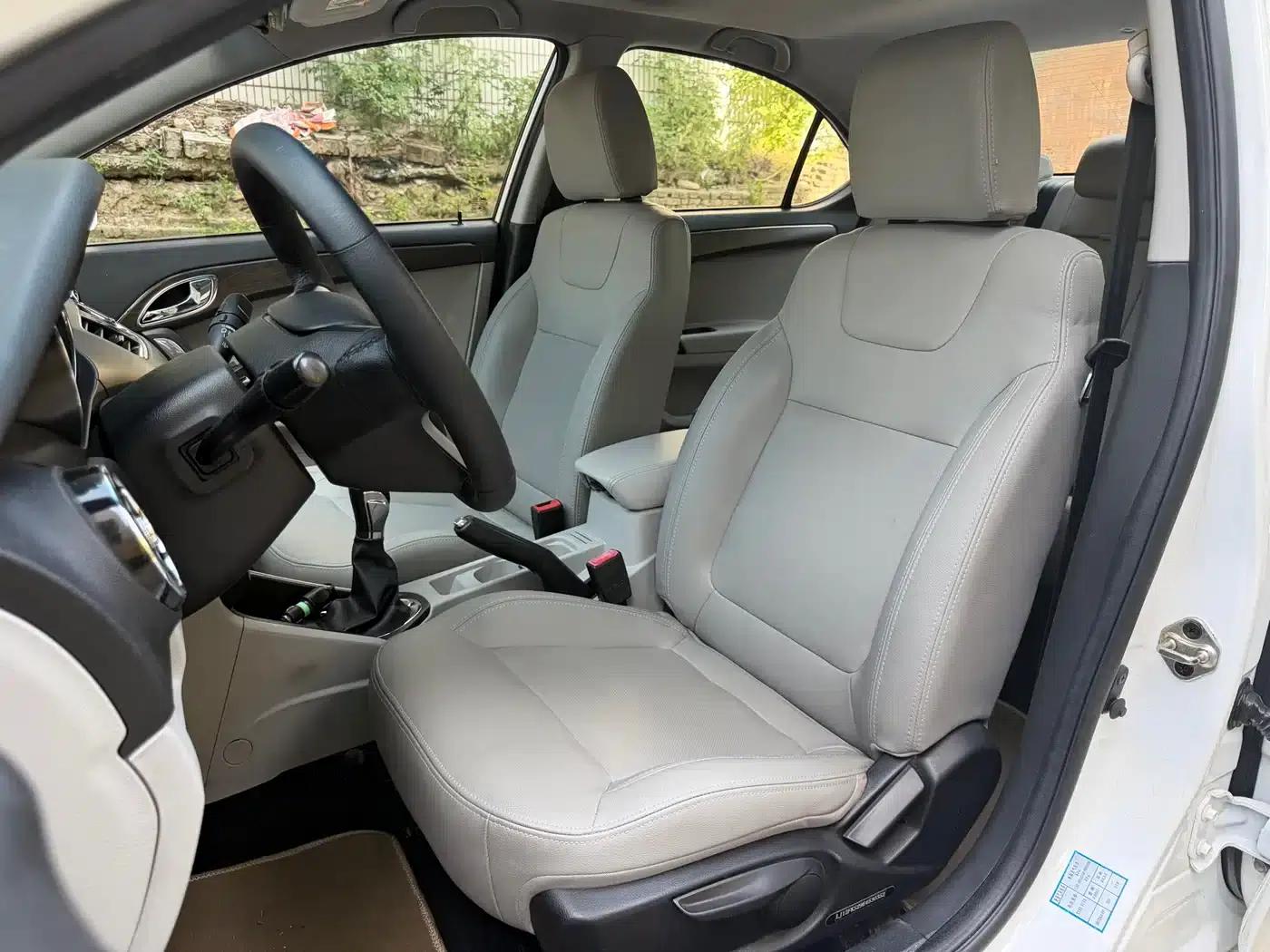 Heyue 2014 1.5L Manual Deluxe Edition (National IV Emission Standard) — миниатюра 14