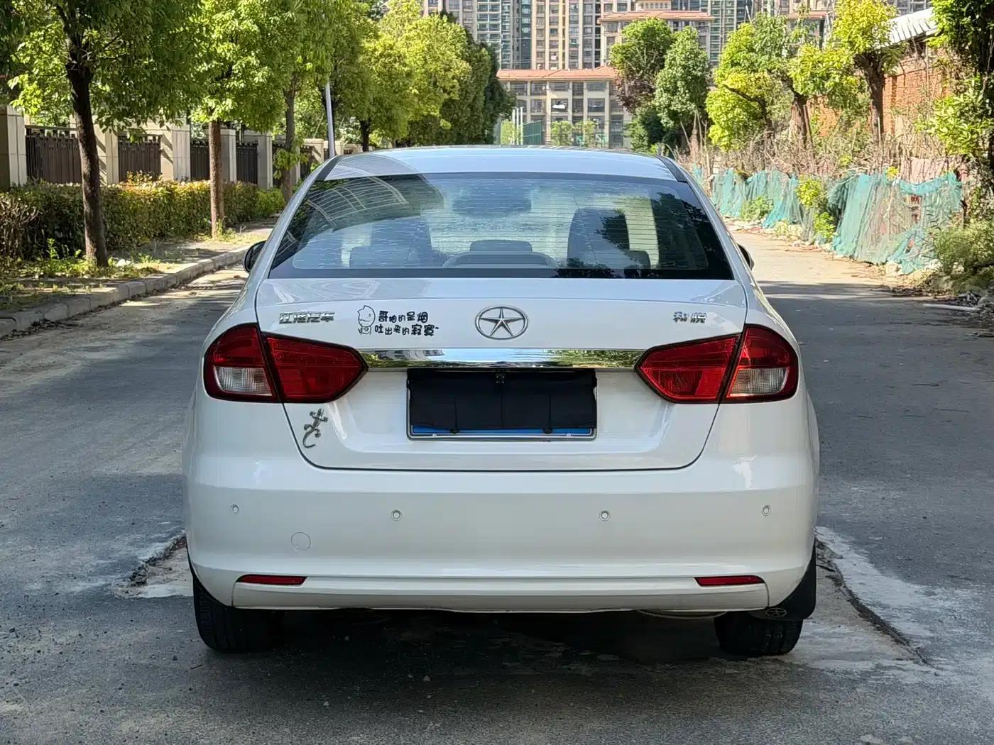 Heyue 2014 1.5L Manual Deluxe Edition (National IV Emission Standard) — миниатюра 5