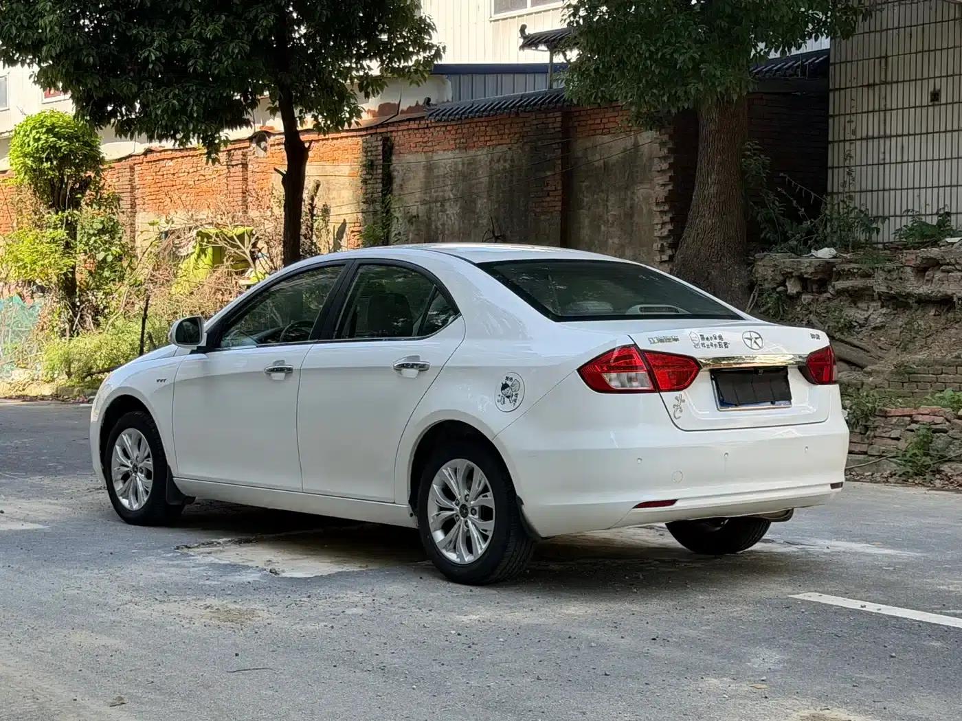 Heyue 2014 1.5L Manual Deluxe Edition (National IV Emission Standard) — миниатюра 6