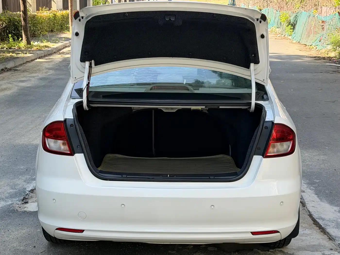 Heyue 2014 1.5L Manual Deluxe Edition (National IV Emission Standard) — миниатюра 7