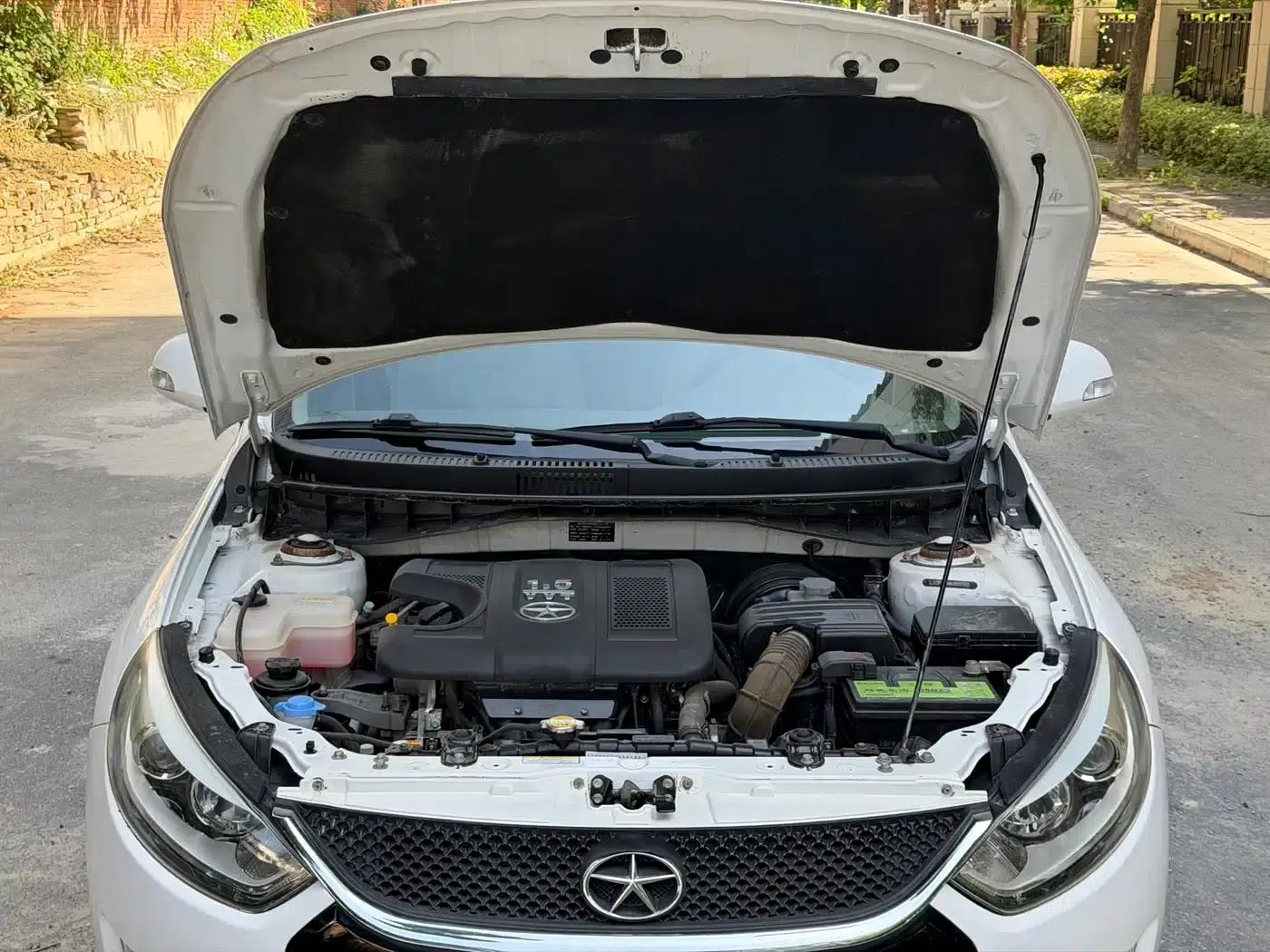 Heyue 2014 1.5L Manual Deluxe Edition (National IV Emission Standard) — миниатюра 9