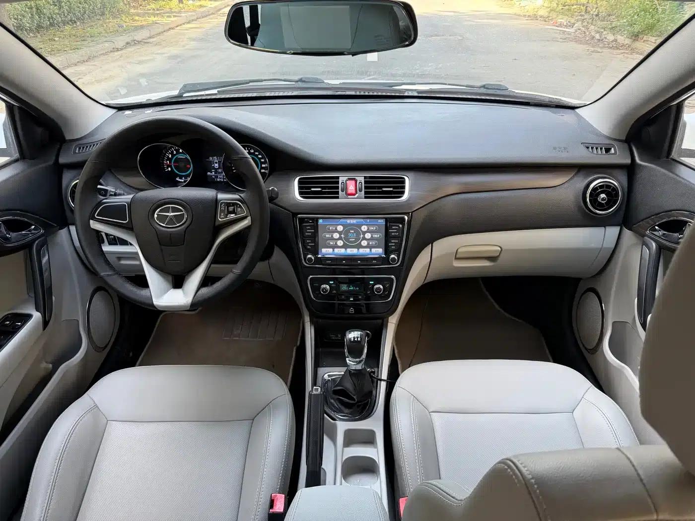 Heyue 2014 1.5L Manual Deluxe Edition (National IV Emission Standard) — миниатюра 10
