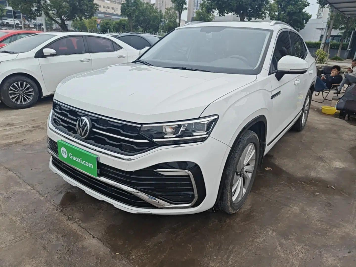 Volkswagen Tayron X 2020 330TSI Two-Wheel Drive Luxury Smart Connectivity Version — миниатюра 1