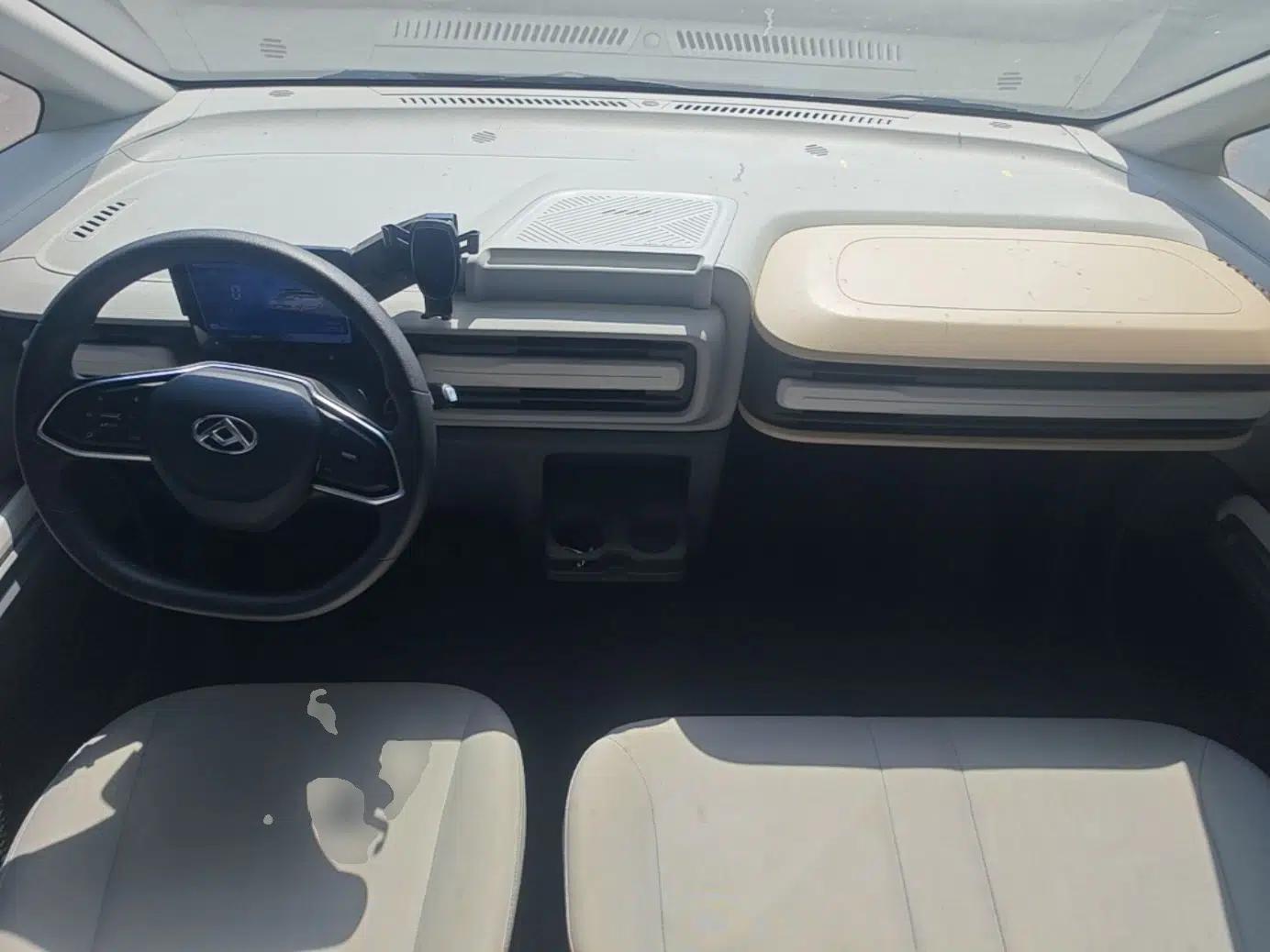 SAIC MAXUS Dana V1 2025 V1+ Short Wheelbase Low-Roof Multi-Function Version (42 kWh) — миниатюра 13