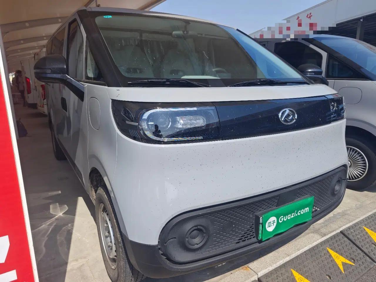 SAIC MAXUS Dana V1 2025 V1+ Short Wheelbase Low-Roof Multi-Function Version (42 kWh) — миниатюра 3