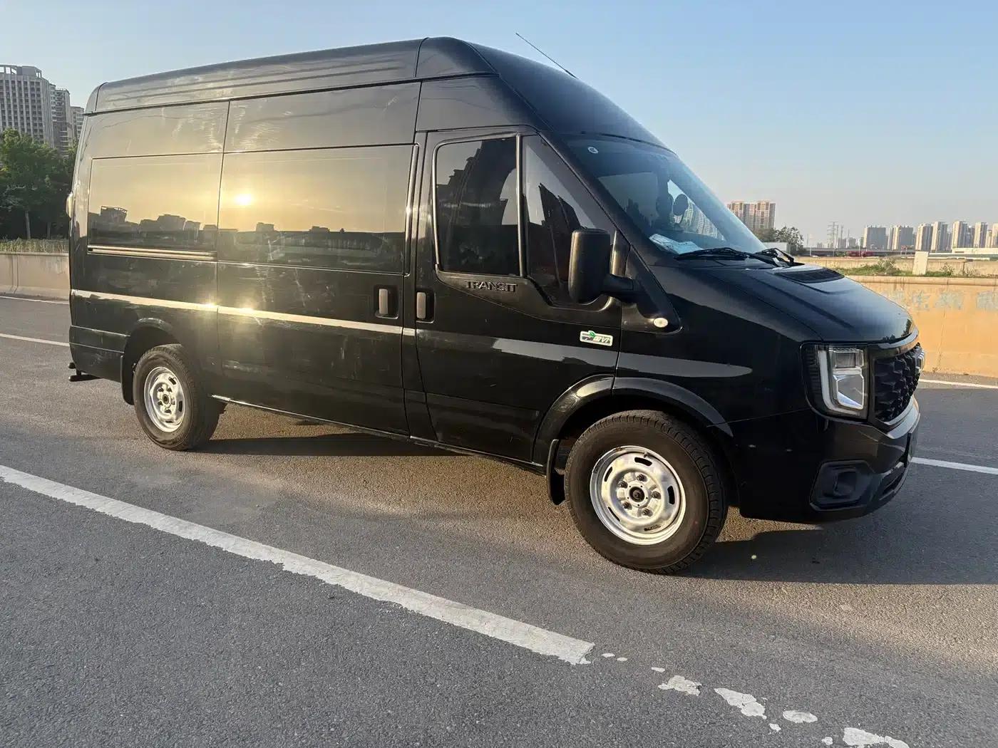 Jiangling Fushun 2022 2.0T Manual Multi-functional Passenger Vehicle, Medium Wheelbase, Medium-High Roof, 6-7 Seats — миниатюра 2