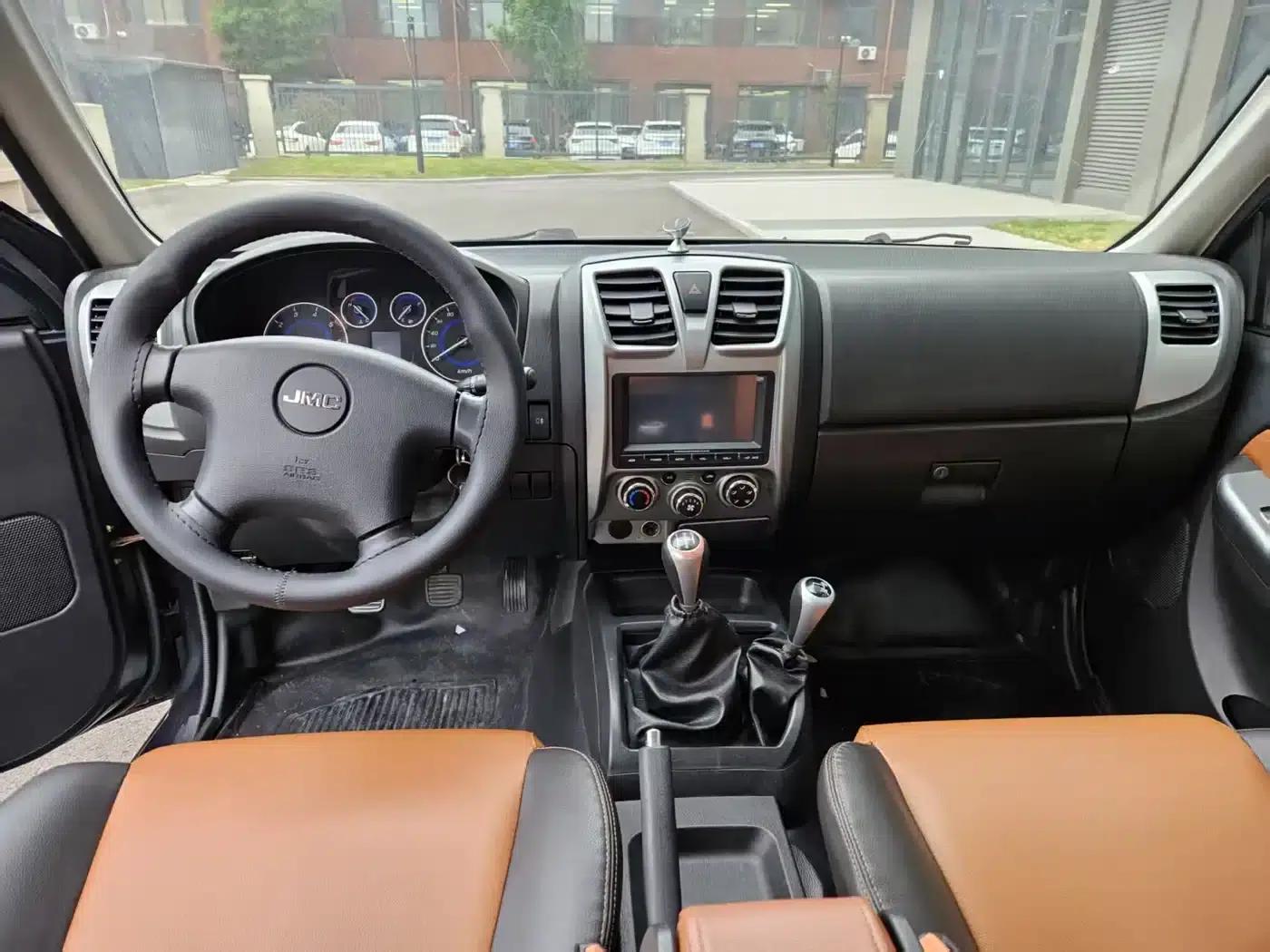 Baodian 2016 New Value-for-Money Diesel 4WD Standard Luxury Model JX493ZLQ4G — миниатюра 8