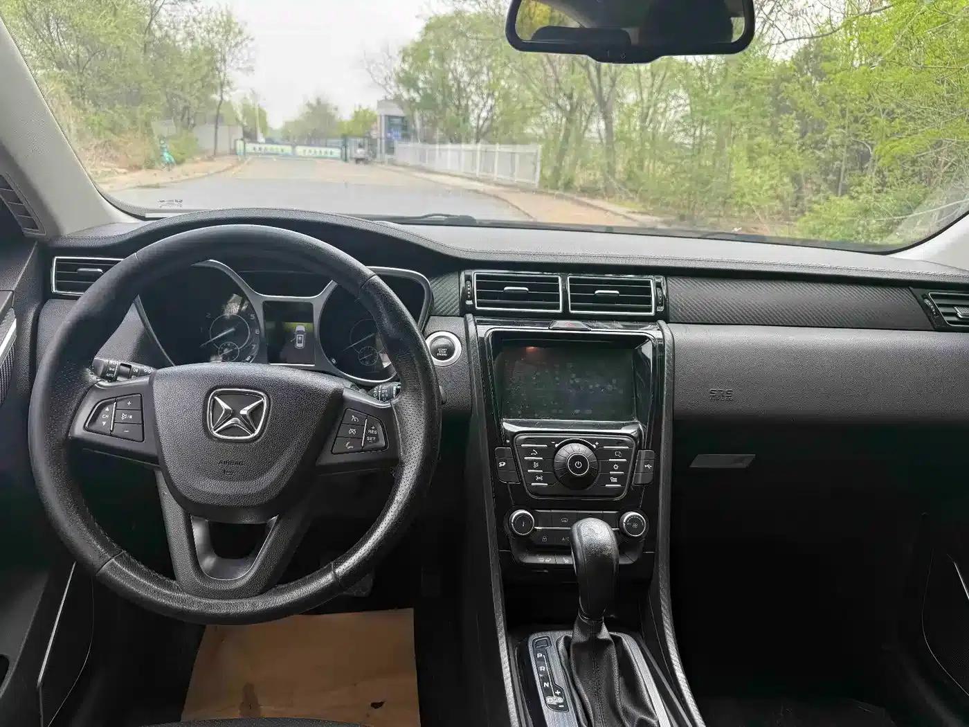 Yusheng S330 2016 1.5L GTDi Automatic 2WD Premium Edition — миниатюра 4