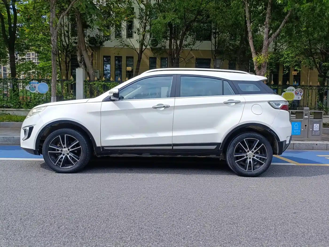 Yusheng S330 2016 1.5L GTDi Automatic 2WD Premium Edition — миниатюра 3