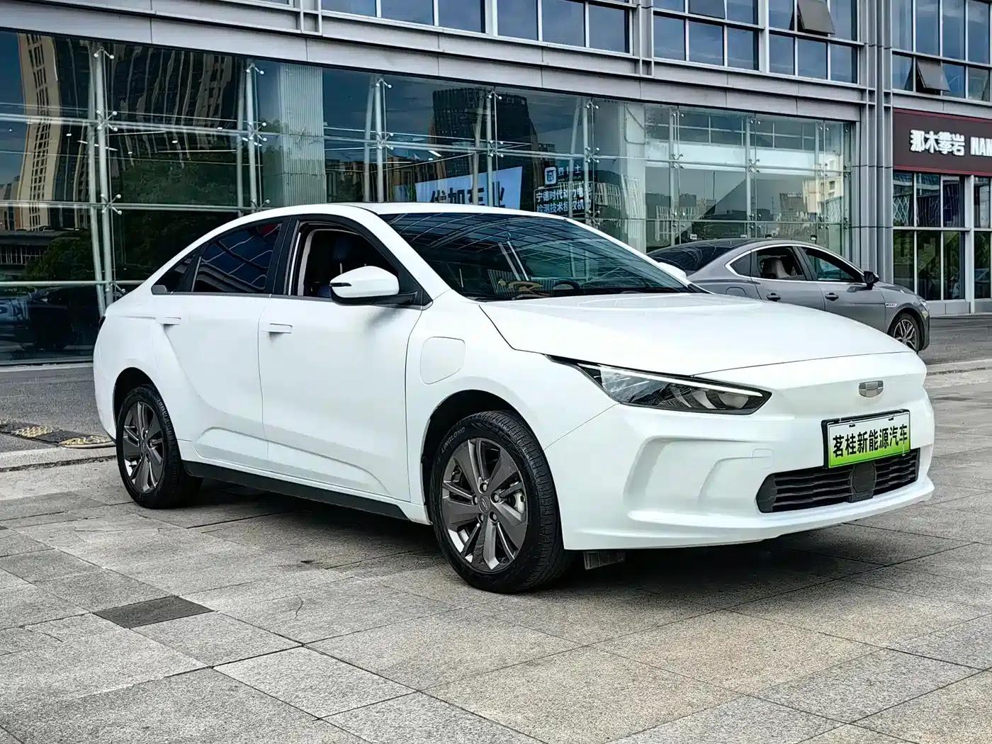 Geely Geometry A 2022 Pro 430KM Green Apple Pro — миниатюра 3