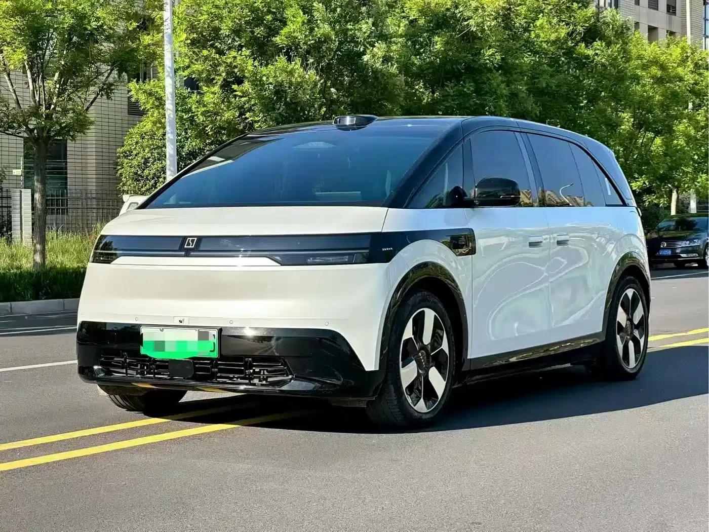 Jike MIX 2025 Long Range Intelligent Driving Edition — миниатюра 1