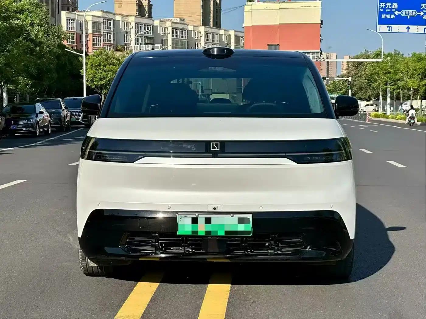 Jike MIX 2025 Long Range Intelligent Driving Edition — миниатюра 2
