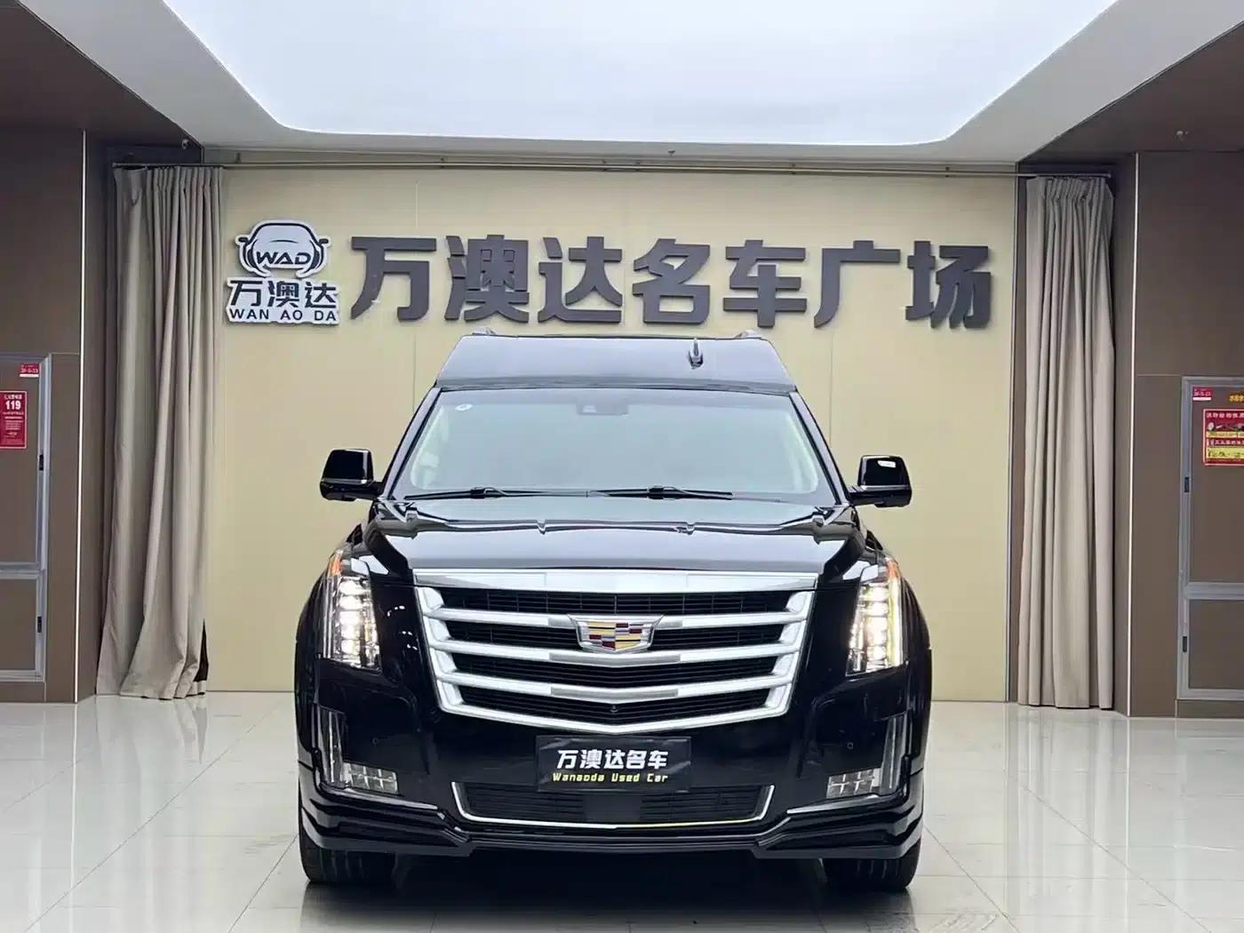 2017 Cadillac Escalade 6.2L ESV Platinum Edition Extended Wheelbase — миниатюра 2