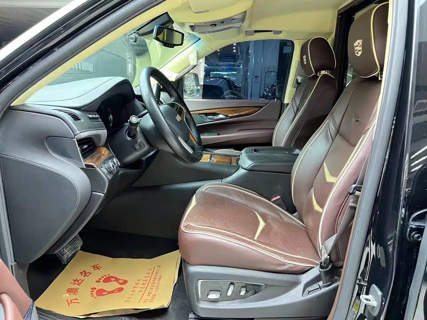2017 Cadillac Escalade 6.2L ESV Platinum Edition Extended Wheelbase — миниатюра 3