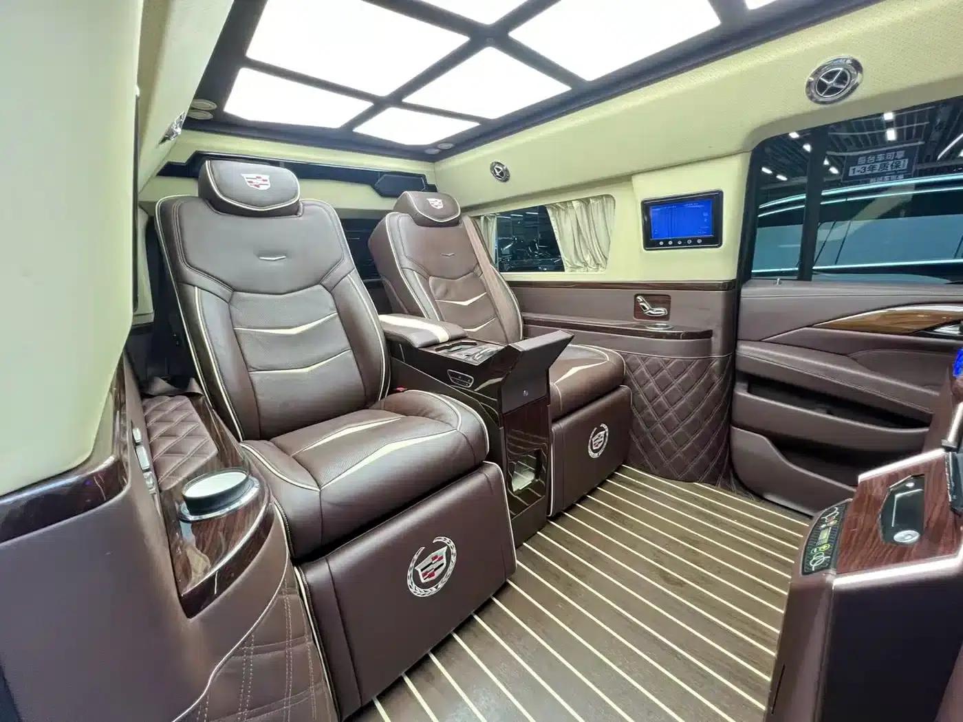 2017 Cadillac Escalade 6.2L ESV Platinum Edition Extended Wheelbase — миниатюра 6