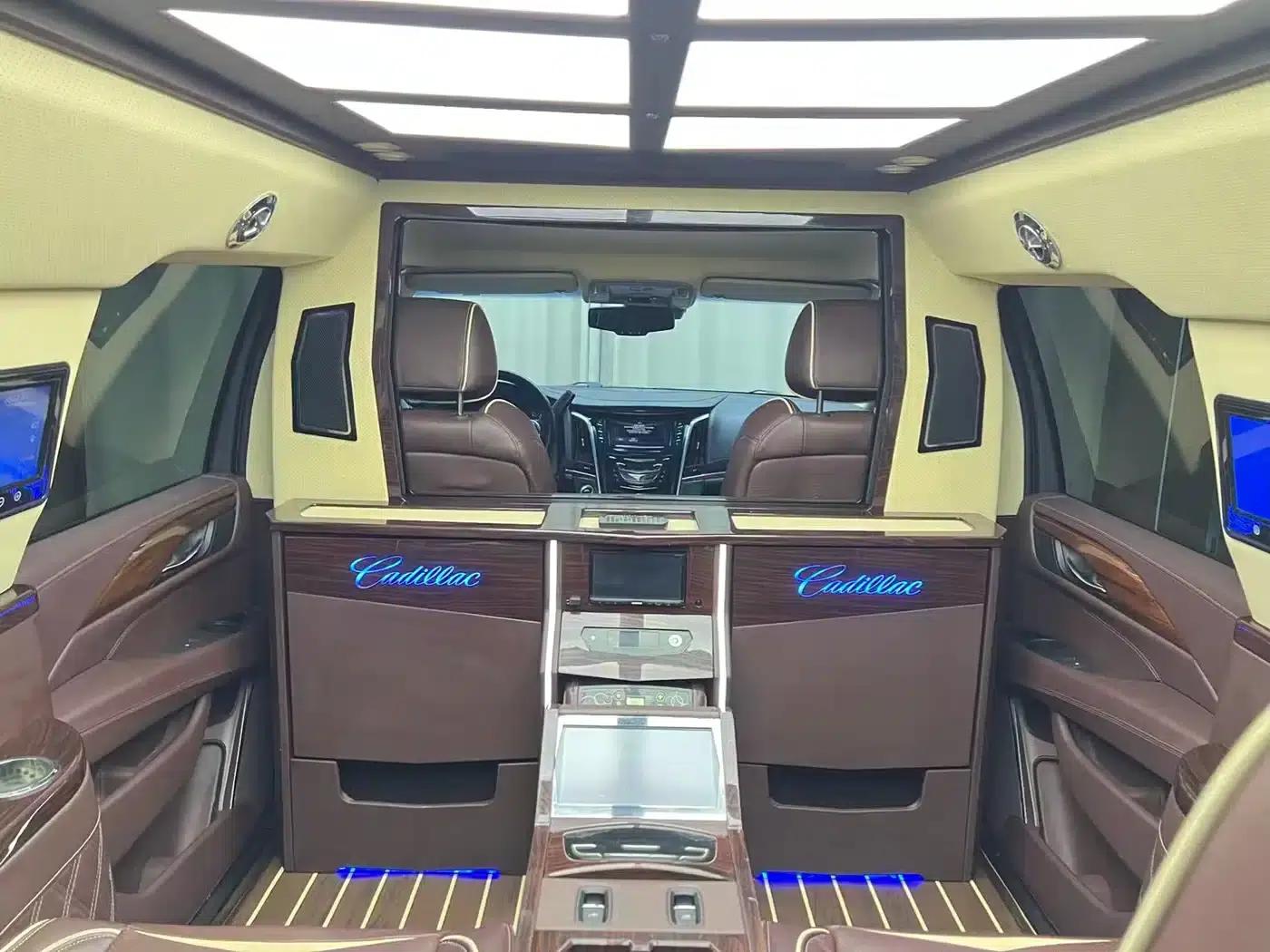 2017 Cadillac Escalade 6.2L ESV Platinum Edition Extended Wheelbase — миниатюра 8