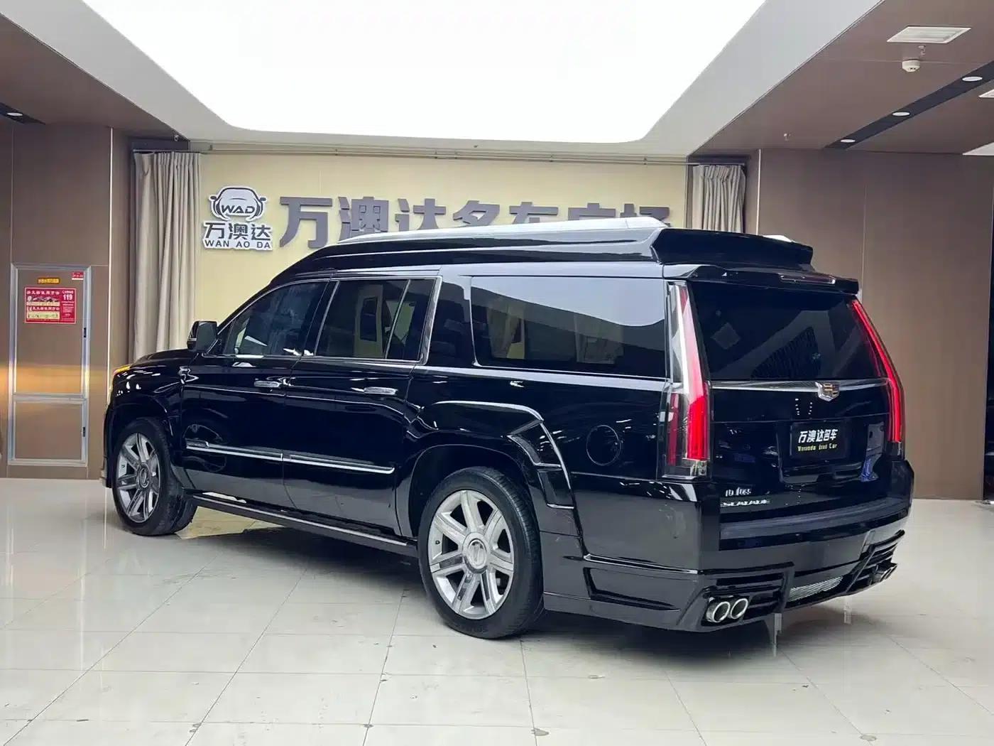2017 Cadillac Escalade 6.2L ESV Platinum Edition Extended Wheelbase — миниатюра 9